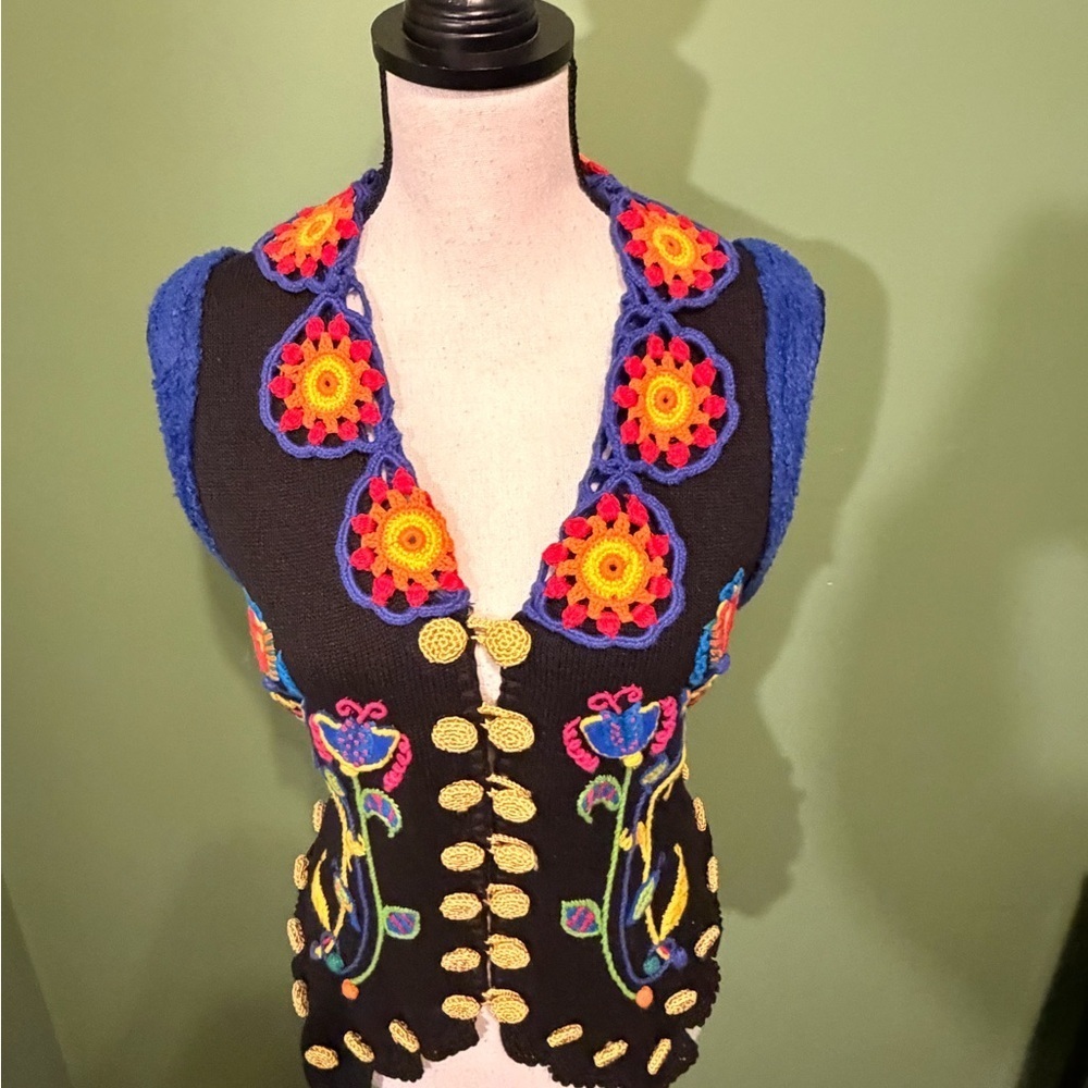 Colorful Embroidered Women's Vest - Picture 10 of 12